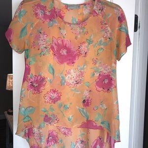 Adorable bright floral boutique top!